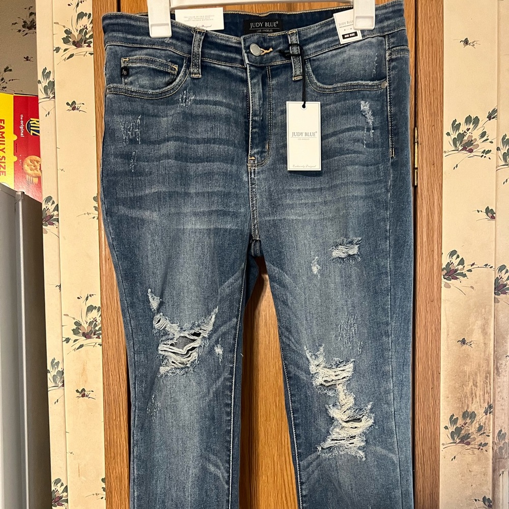 Judy Blue Distressed Skinny Jeans